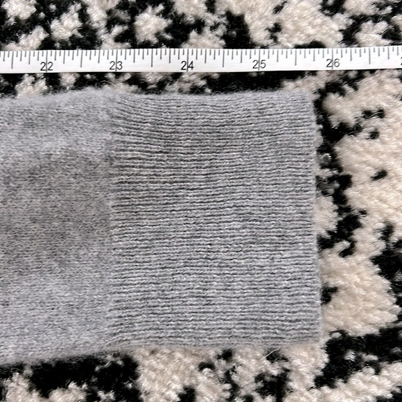 Womens Saks 5th 100% cashmere sweater - Picture 6 of 7
